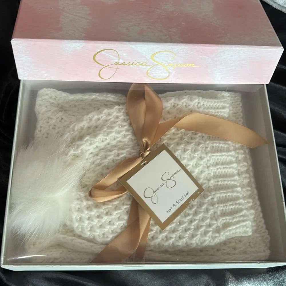 Jessica Simpson hat and scarf set white new in gift box - Picture 1 of 4